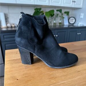 Black Suede-velvet booties